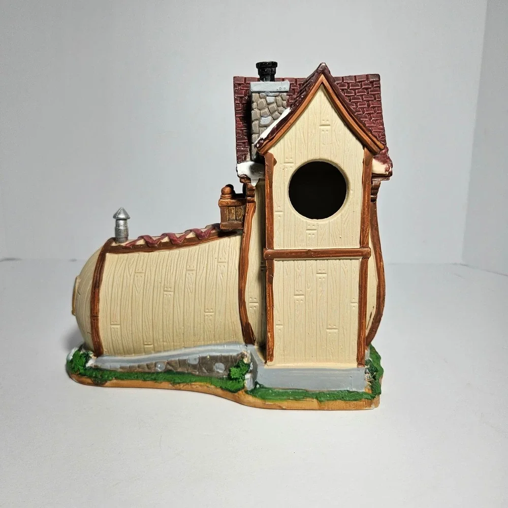 Lemax Eli's Cobbler Shoppe Caddington Village Lighted Building 65123